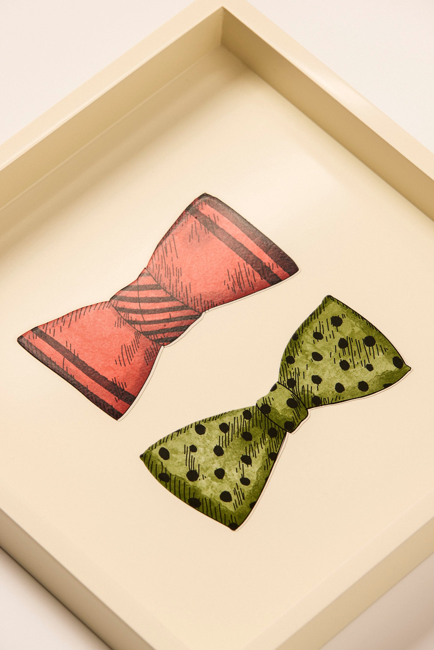 EMPTY TRAY WITH TWO BOW TIES